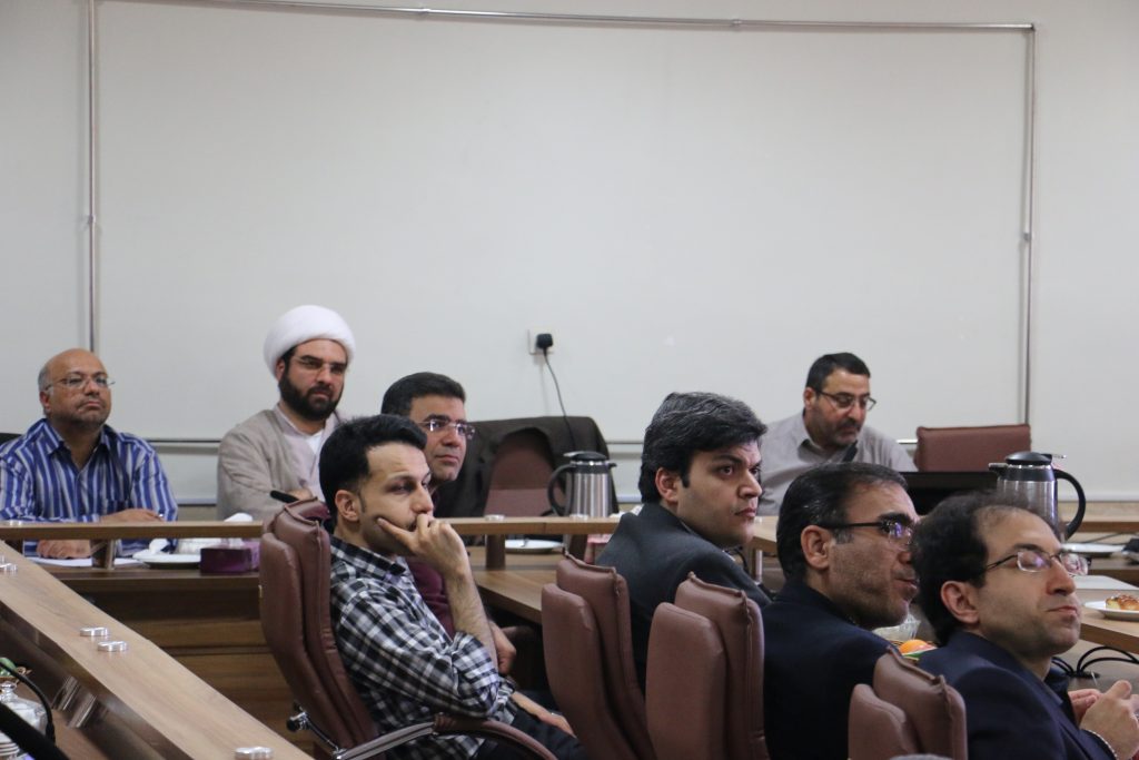 جلسه هم اندیشی اساتید دانشگاه صنعتی شیراز با حضور دکتر محسن بیات ( استاد حوزه و دانشگاه )